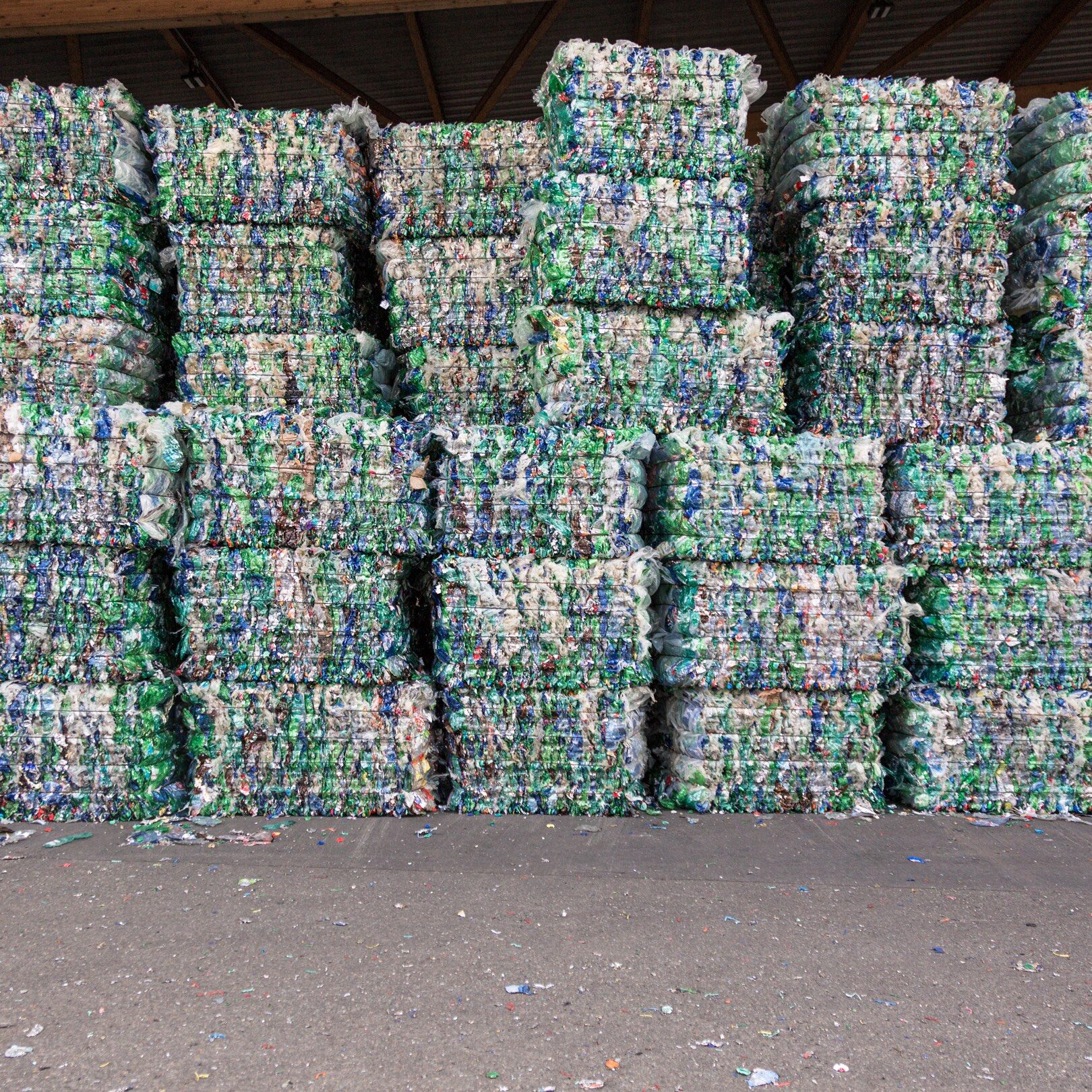 PETRecyclingKreislauf Schwarz Produktion