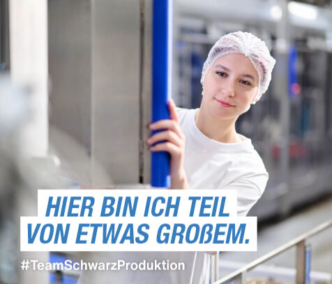 Azubi mit Haarnetz