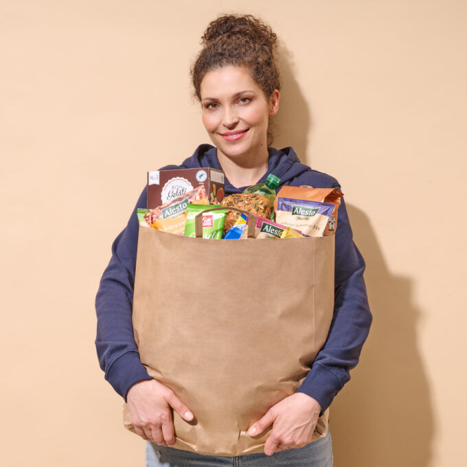 Frau mit Einkauftüte